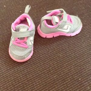 4c Nike toddler girls sneakers